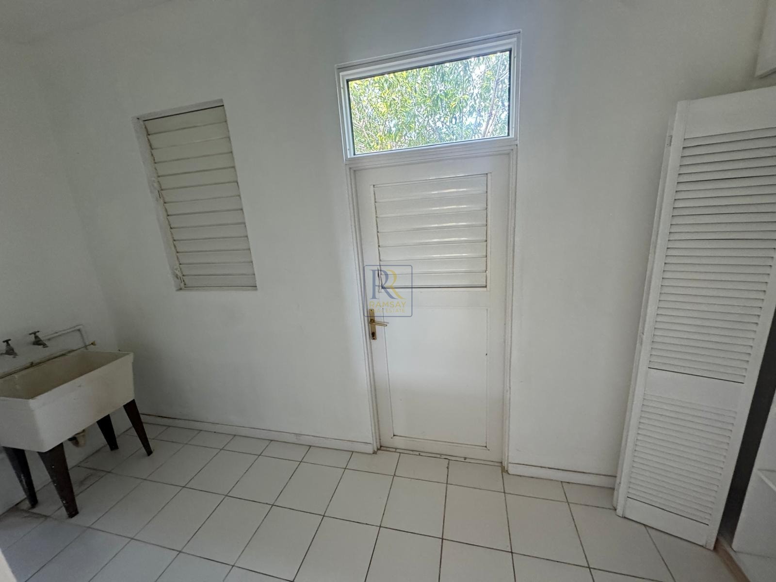 Clarkes Road #2, Derricks, St. James
