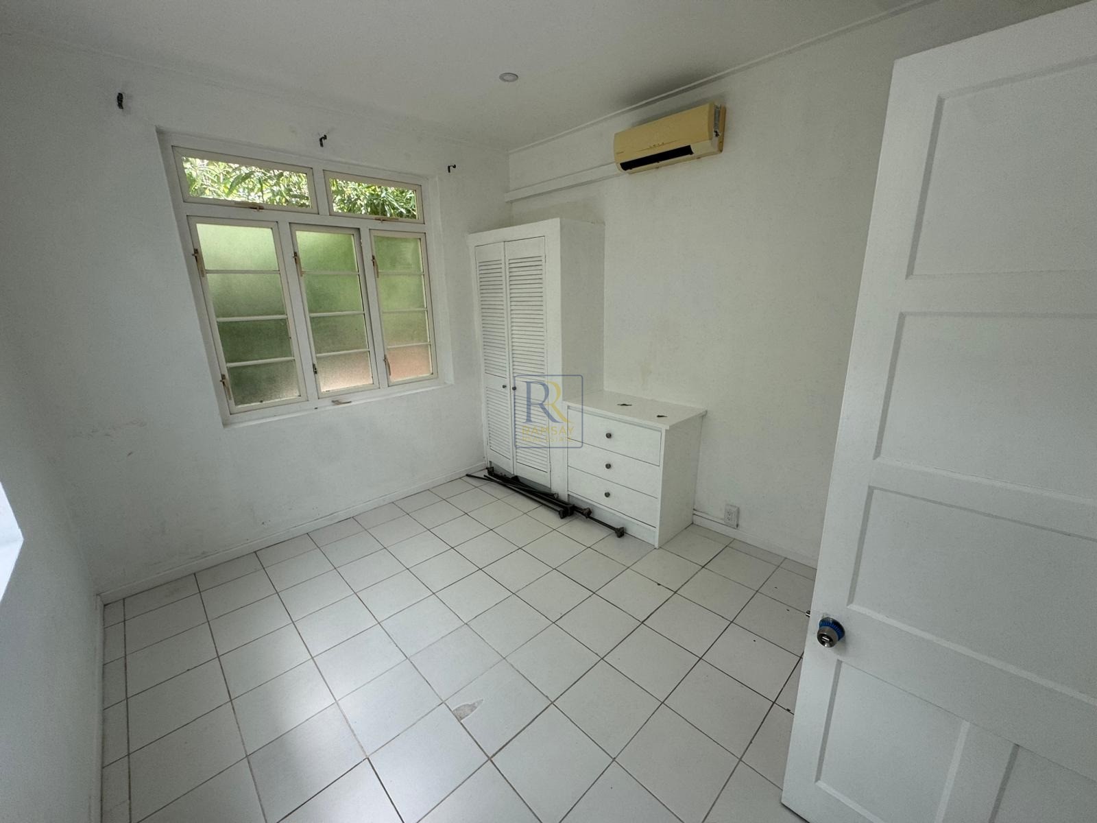 Clarkes Road #2, Derricks, St. James