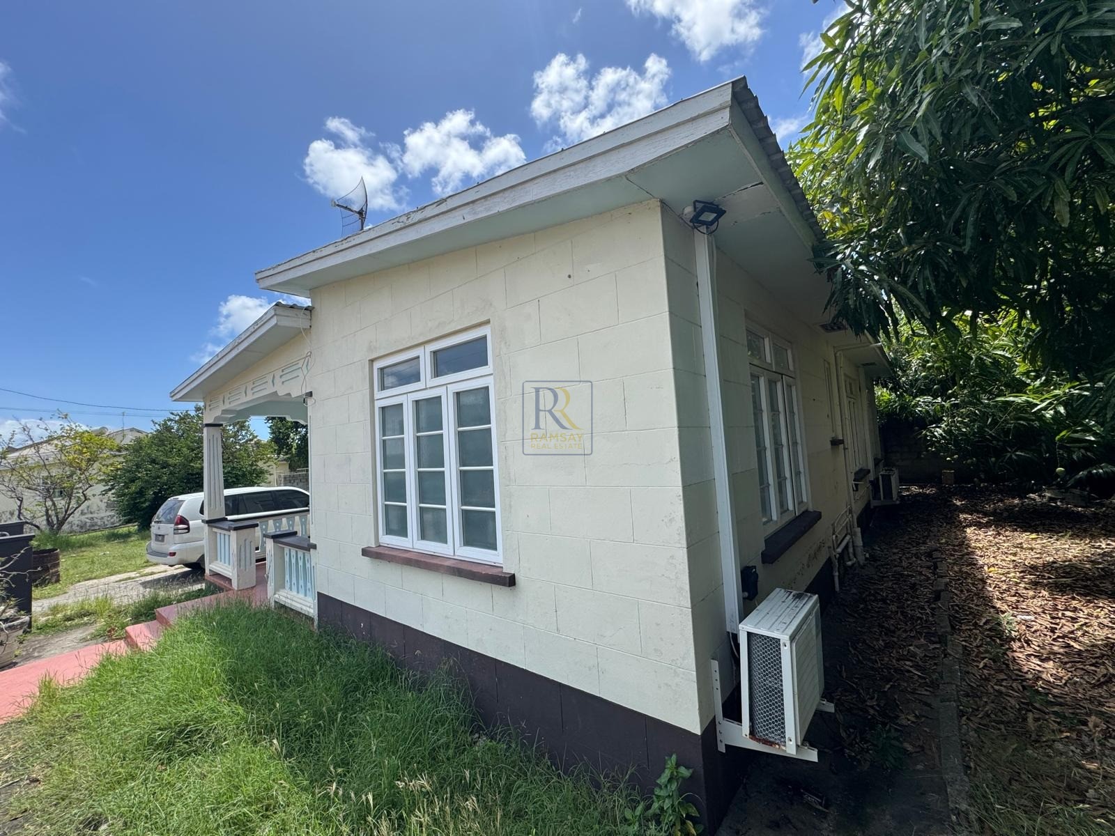 Clarkes Road #2, Derricks, St. James